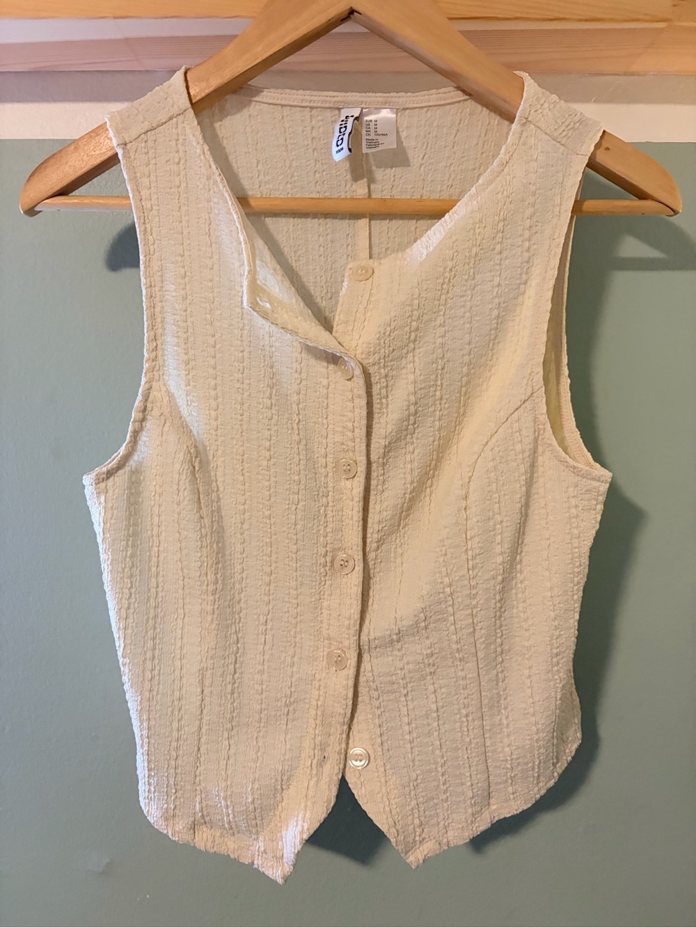 NWOT H&M Cream Textured Jersey Sleeveless Button-Down Top